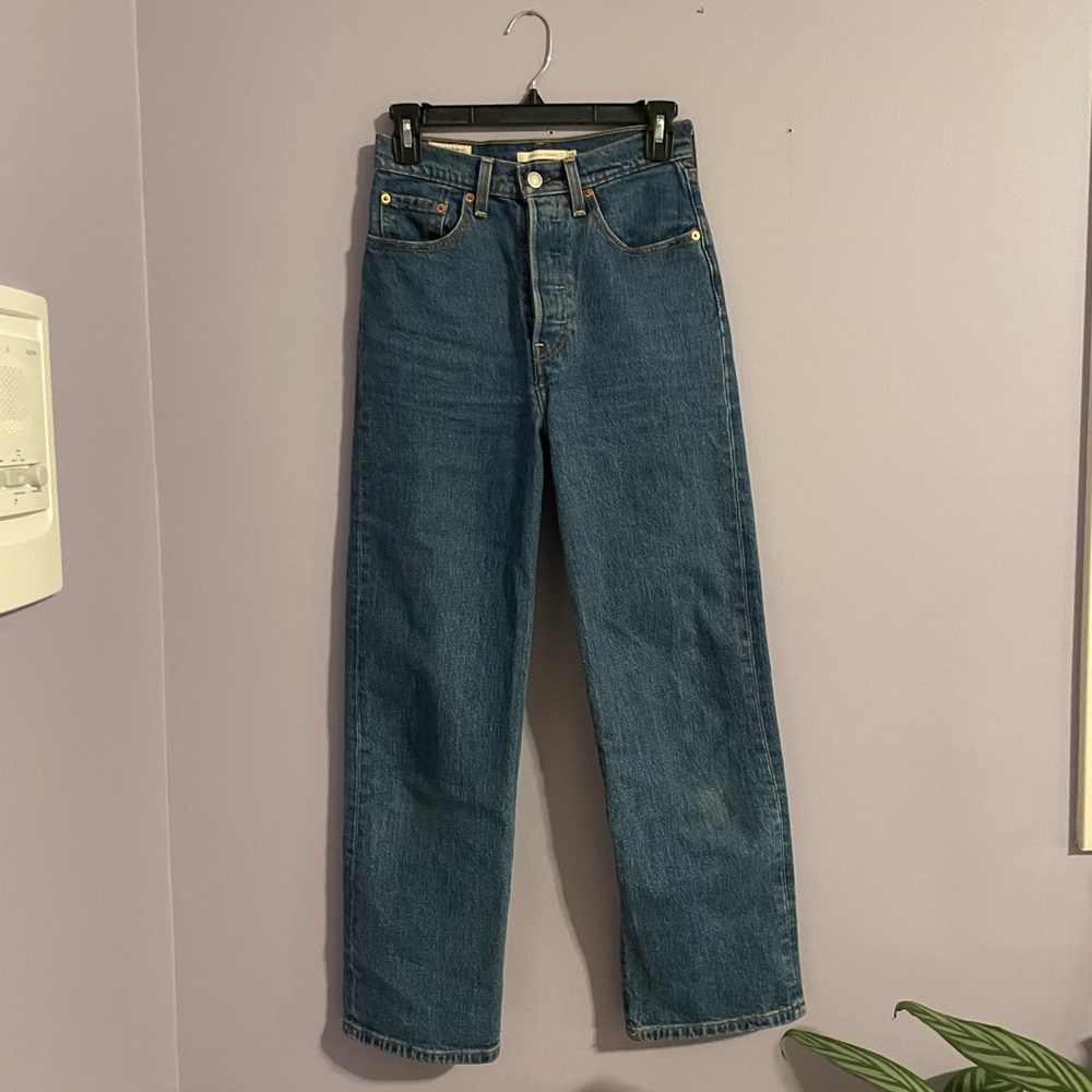 LEVIS DARK WASH JEANS 👖